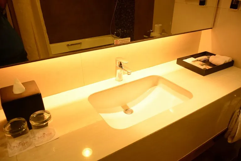 Ramada by Wyndham Bali Sunset Road Kuta Washroom