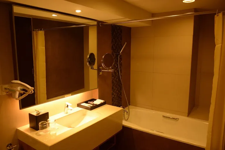Ramada by Wyndham Bali Sunset Road Kuta Washroom