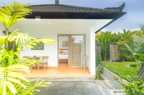 Tri Dewi Residence by GenuineHost Room