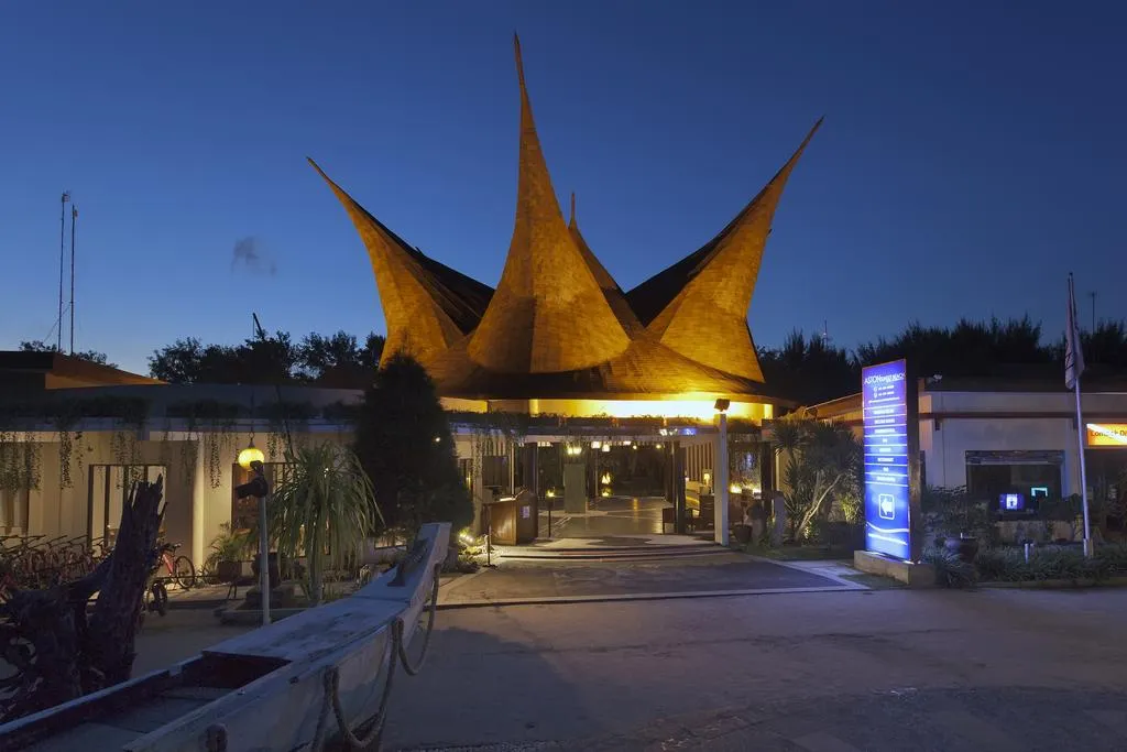 Aston Sunset Beach Resort - Gili Trawangan Entrance