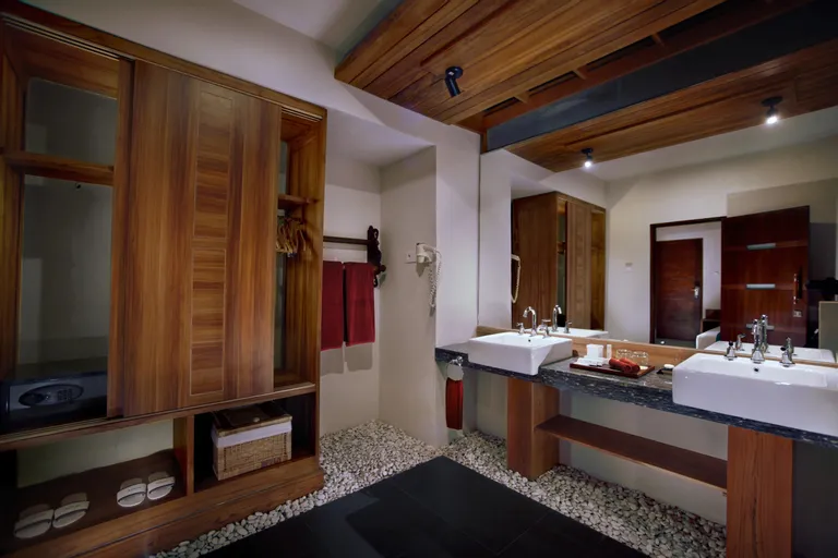 Aston Sunset Beach Resort - Gili Trawangan Washroom