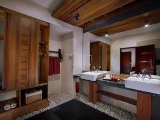 Aston Sunset Beach Resort - Gili Trawangan Washroom