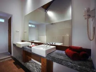 Aston Sunset Beach Resort - Gili Trawangan Washroom