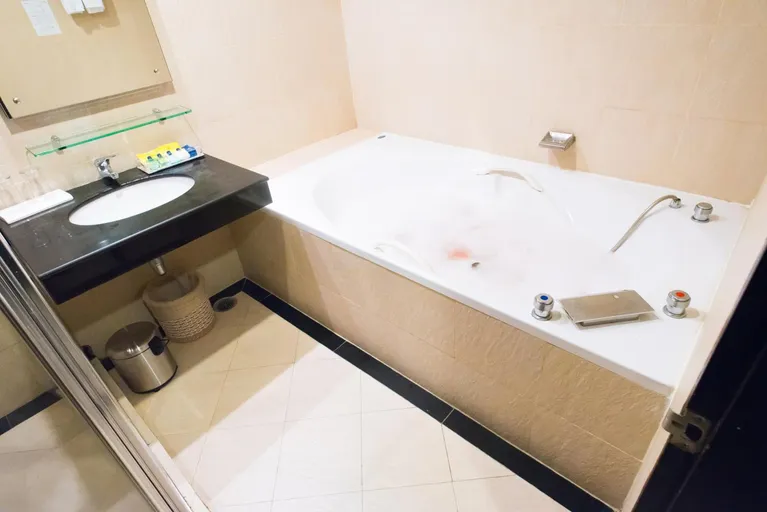 Aston Sunset Beach Resort - Gili Trawangan Washroom
