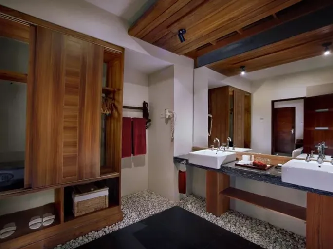 Aston Sunset Beach Resort - Gili Trawangan Washroom