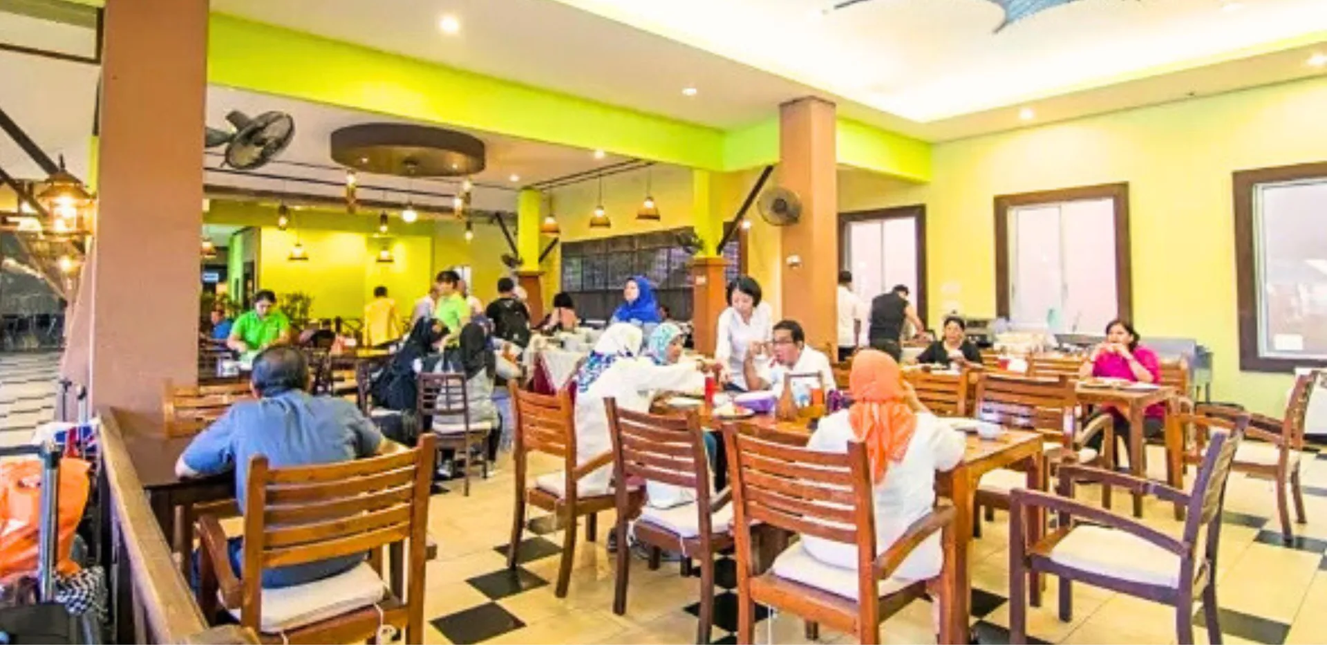 Phuphaya Resort Pattaya Dining