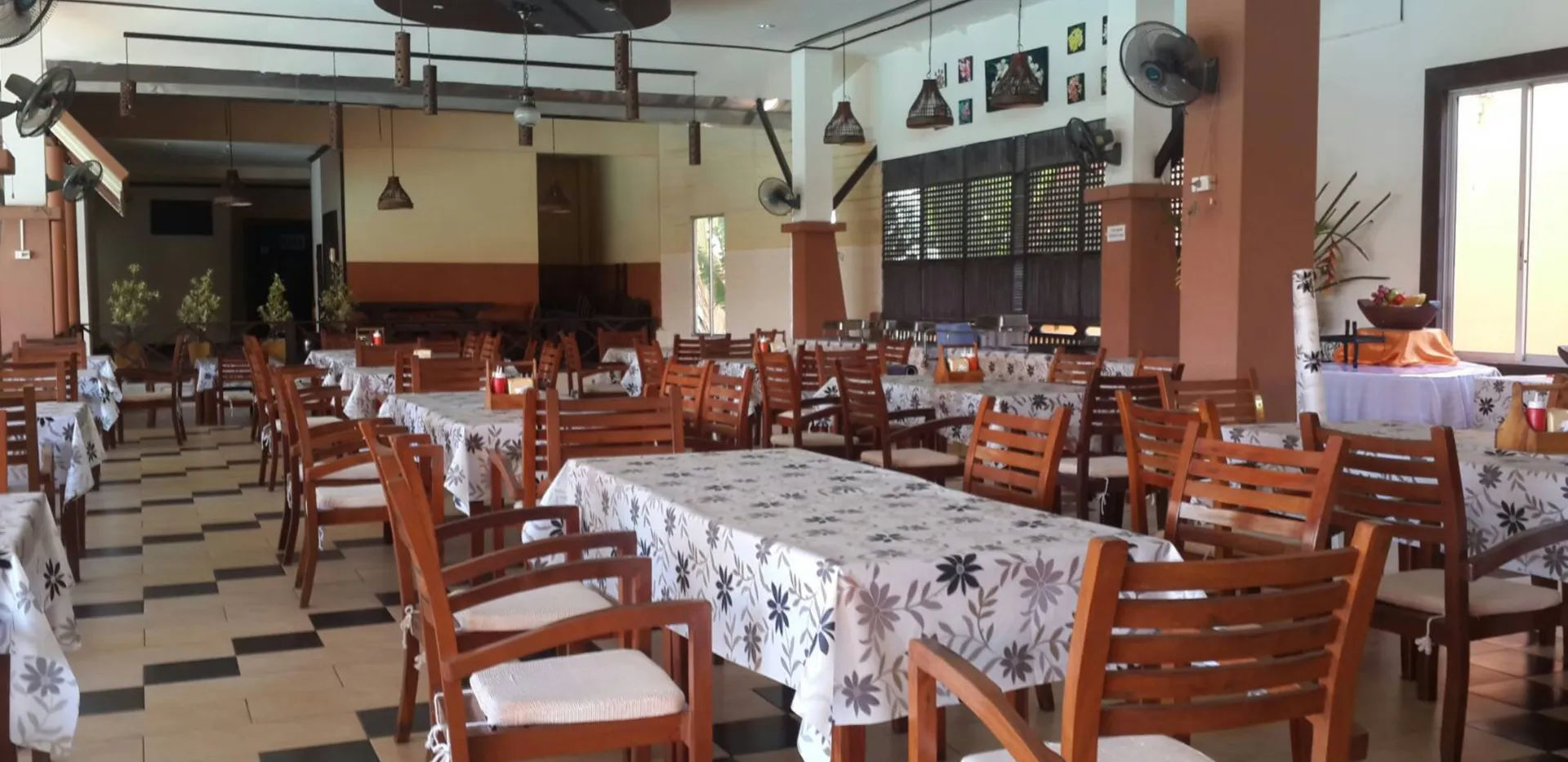 Phuphaya Resort Pattaya Dining
