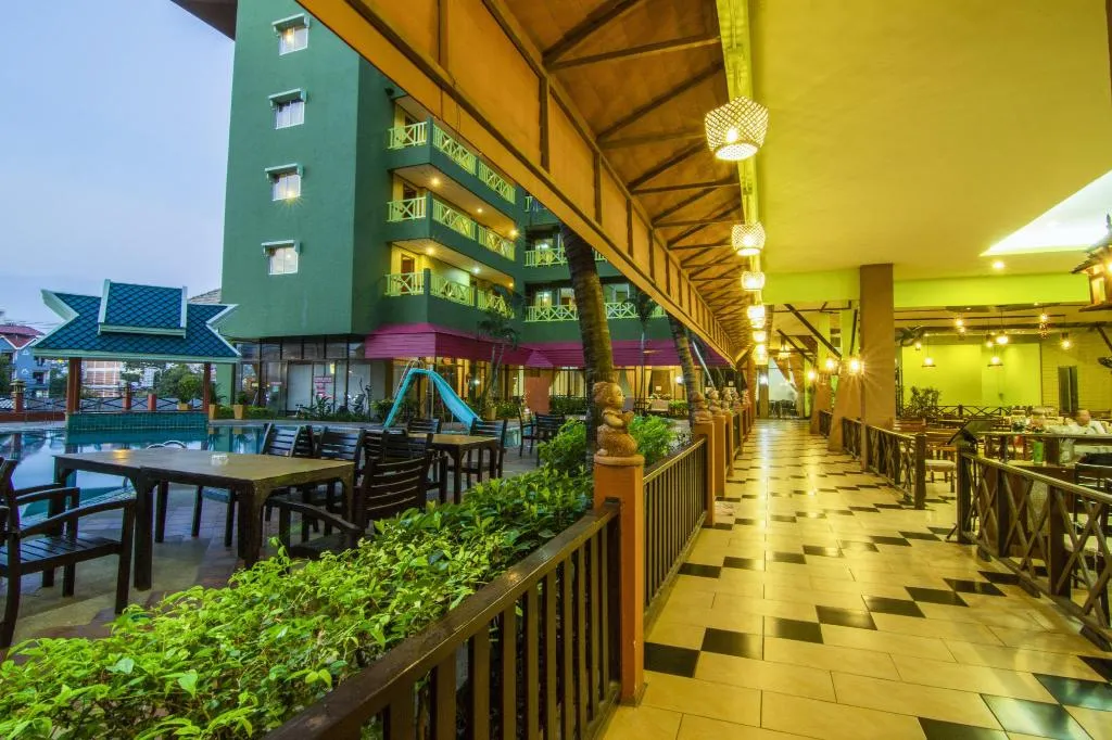 Phuphaya Resort Pattaya Dining