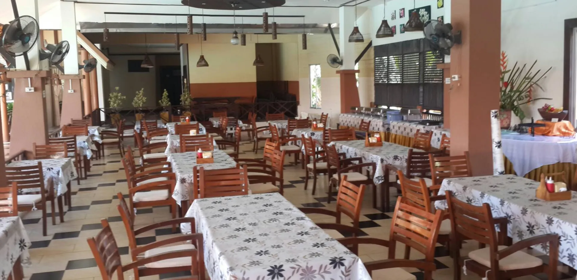 Phuphaya Resort Pattaya Dining