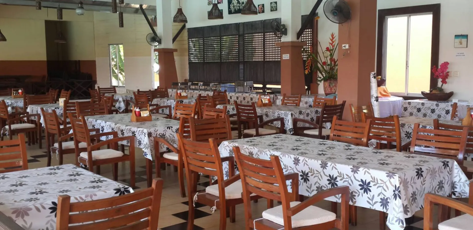 Phuphaya Resort Pattaya Dining