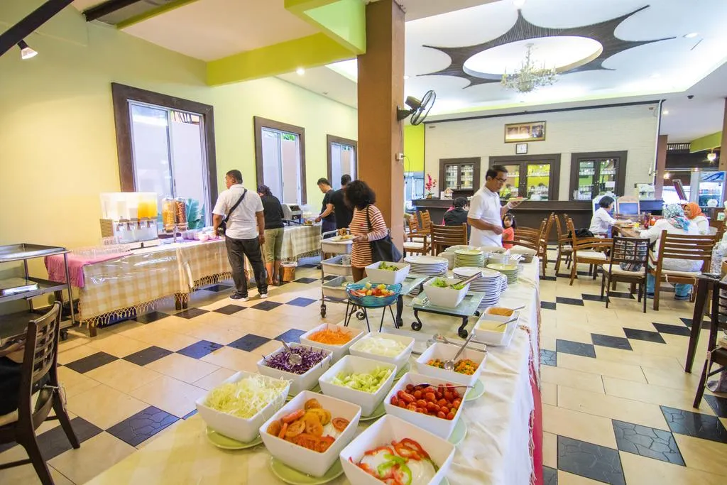 Phuphaya Resort Pattaya Dining
