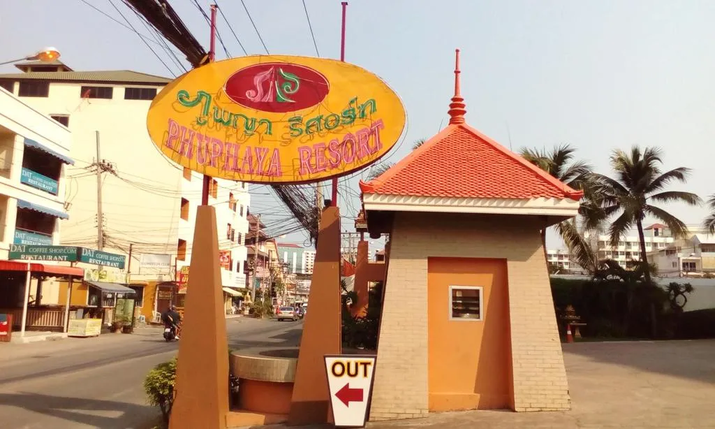 Phuphaya Resort Pattaya Entrance