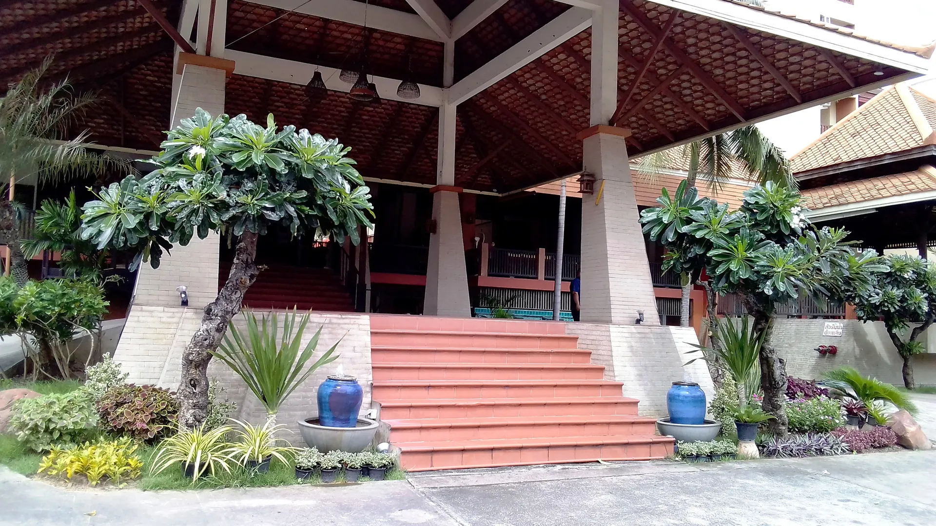 Phuphaya Resort Pattaya Entrance