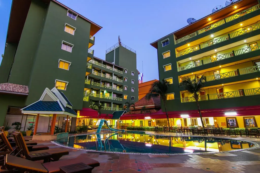 Phuphaya Resort Pattaya Facade