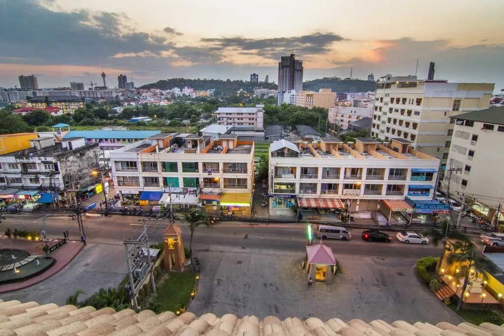 Phuphaya Resort Pattaya Outdoors